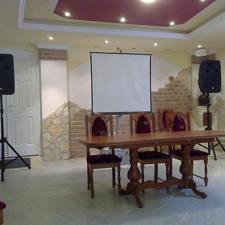 Central Apartman Gyula Extérieur photo