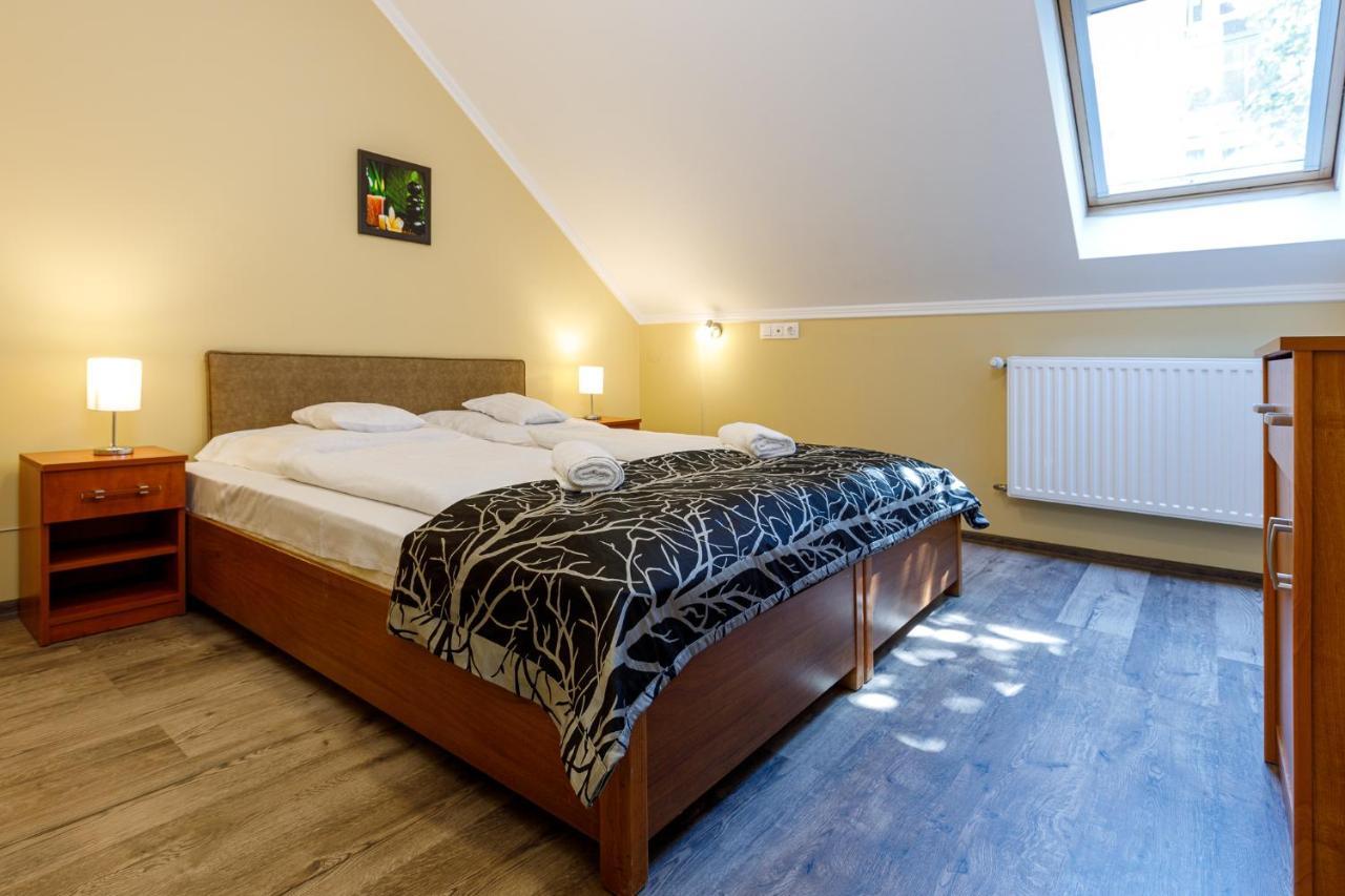 Central Apartman Gyula Extérieur photo