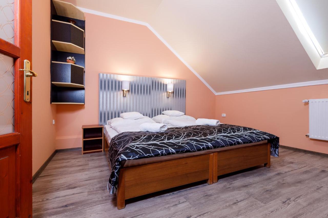Central Apartman Gyula Extérieur photo