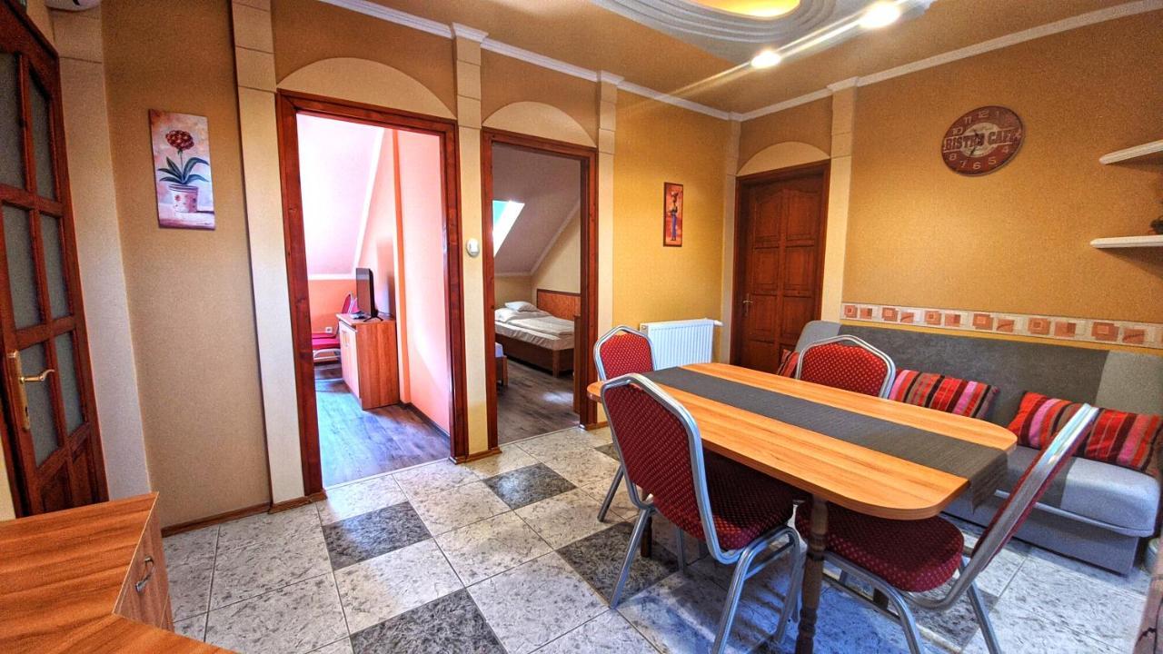 Central Apartman Gyula Extérieur photo