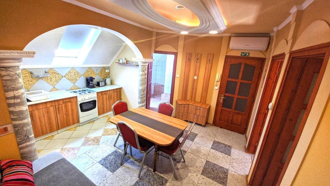 Central Apartman Gyula Extérieur photo