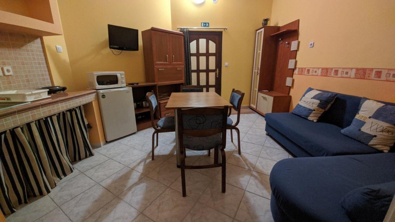 Central Apartman Gyula Extérieur photo