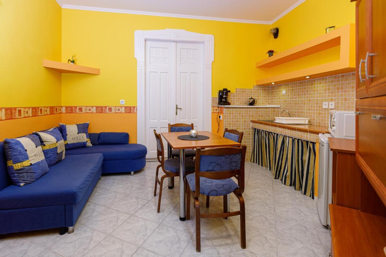 Central Apartman Gyula Extérieur photo