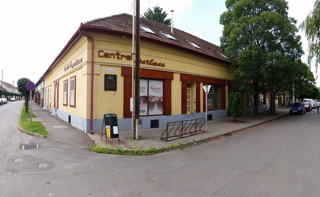 Central Apartman Gyula Extérieur photo